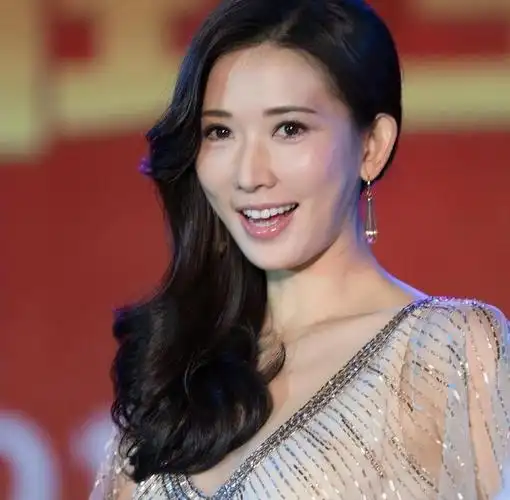 这一次49岁的林志玲不再被世界宽容