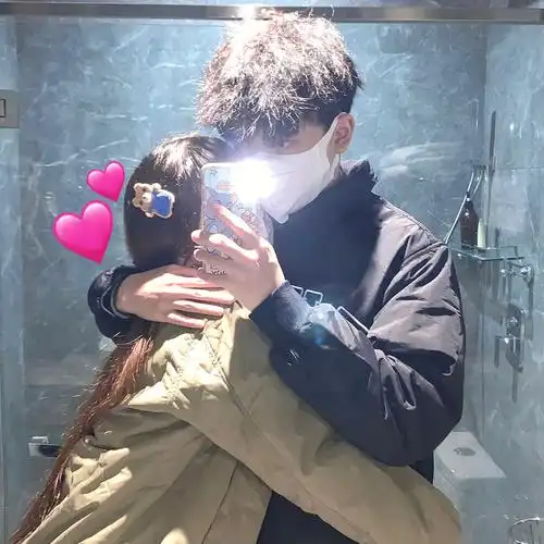 情侣合照搂着女友拍好好看