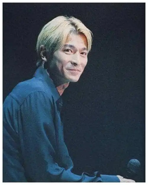 香港男星造型大比拼刘德华pk郑伊健究竟谁是发型潮流引领者