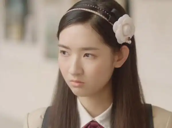 少年派:邓小琪称妙妙配不上三一 妙妙穿上长裙一改往日风格