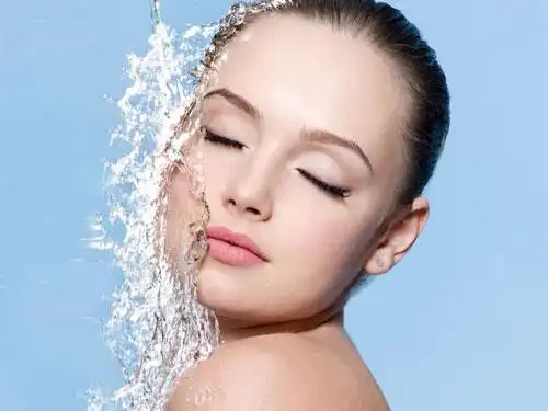 皮肤干燥怎样补水好