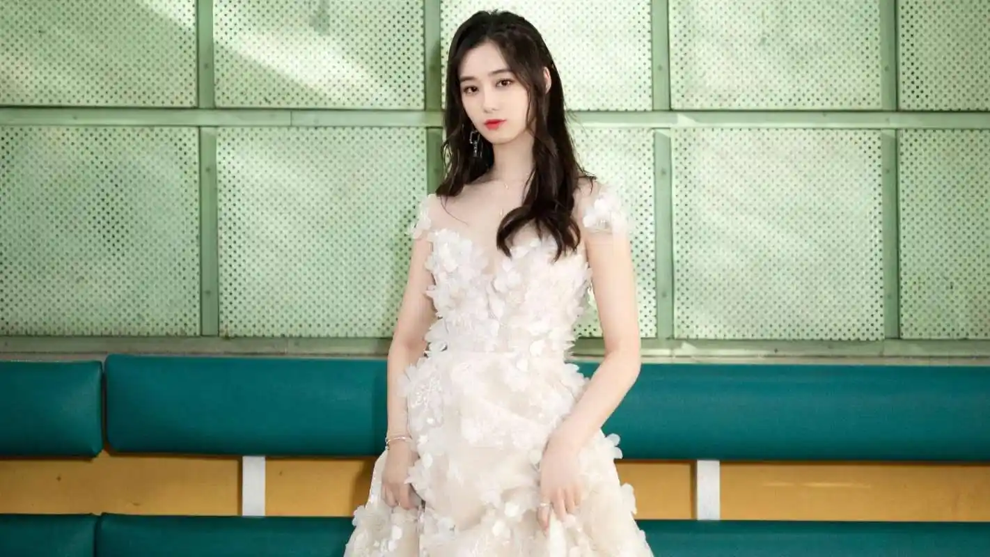 张艺凡"皇族"实锤,黄子韬发文安慰徐艺洋,暴露《创3》问题