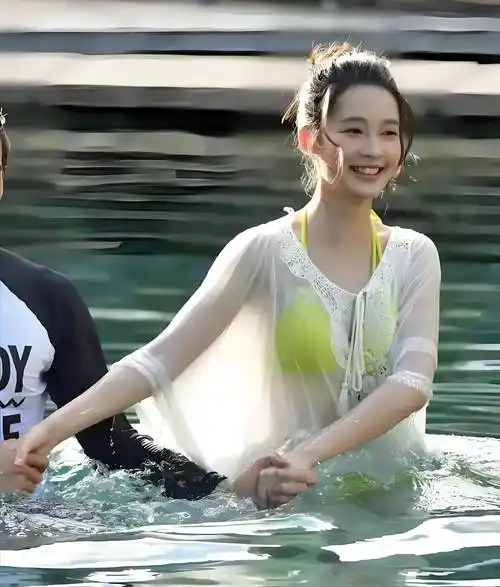 看到她和魏大勋的泳装照后,网友:一般人不敢娶_角色_观众_身材