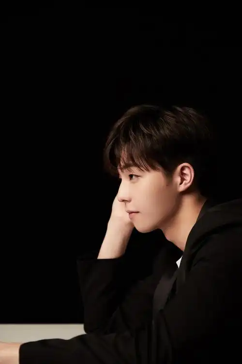 陈立农图片陈立农西装帅气图片