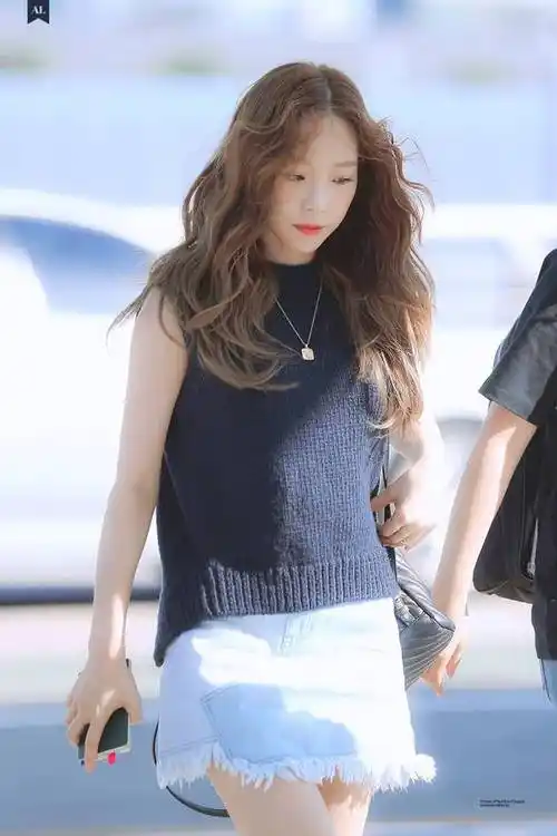 金泰妍素颜的样子太少女时尚发色会穿搭网友实在太好看了