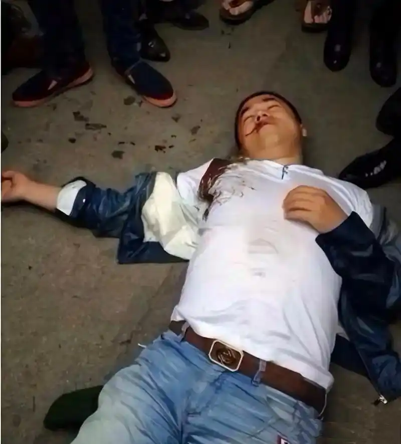 "为什么城管打人事件,演变成为数千人的暴动事件",最终出动防暴警察