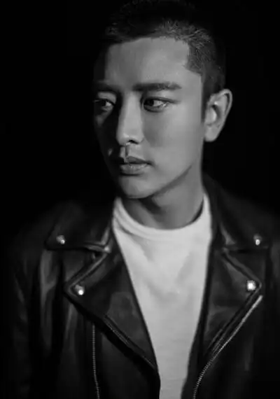 贾乃亮寸头造型硬朗帅气写真