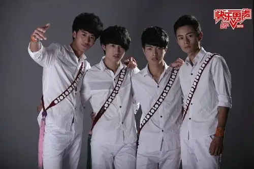 快男成都唱区十强出炉 陈坤专业点评获肯定