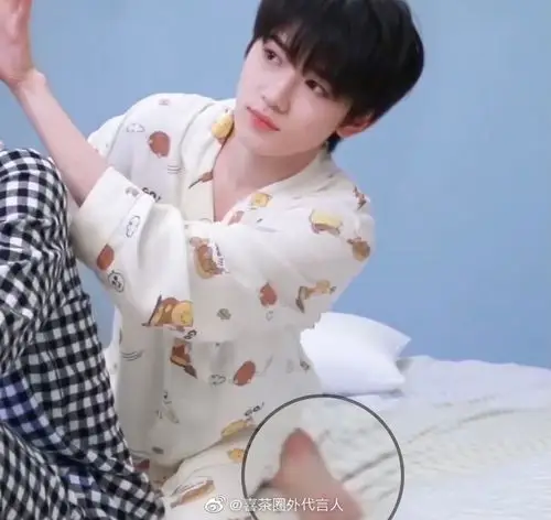 居命啊居命 宋亚轩连脚底板子都是粉粉的[单. 来自·nojam- - 微博