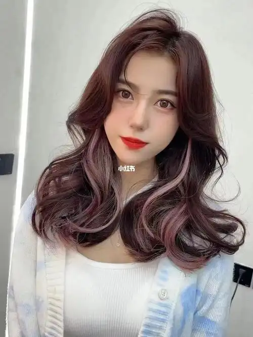 深棕浅粉挑染 长沙烫发 长沙染发_染发_挑染_挂耳染_烫发_发色_浅粉色