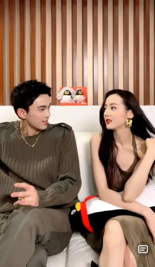 吴磊迪丽热巴直播# 太养眼了太养眼了!二. 来自综艺之家 - 微博