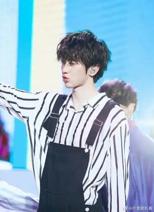 蔡徐坤可爱嘟嘴画面小合集,好久不见蔡小葵,看完整个心都要被融化了!