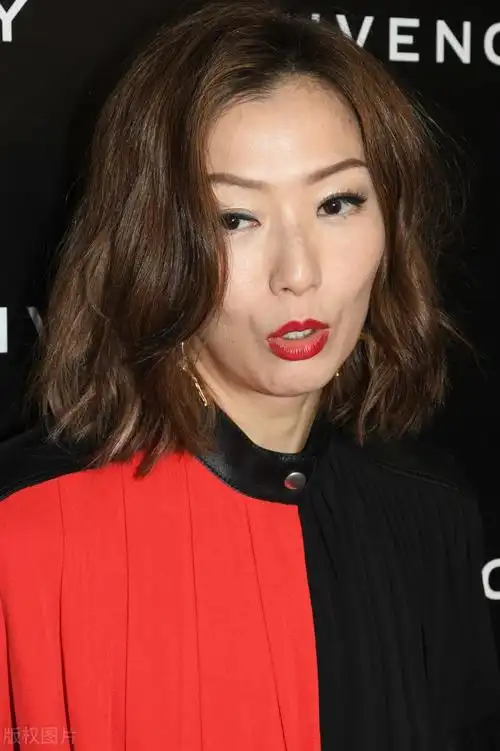 郑秀文近照一脸憔悴显老态了