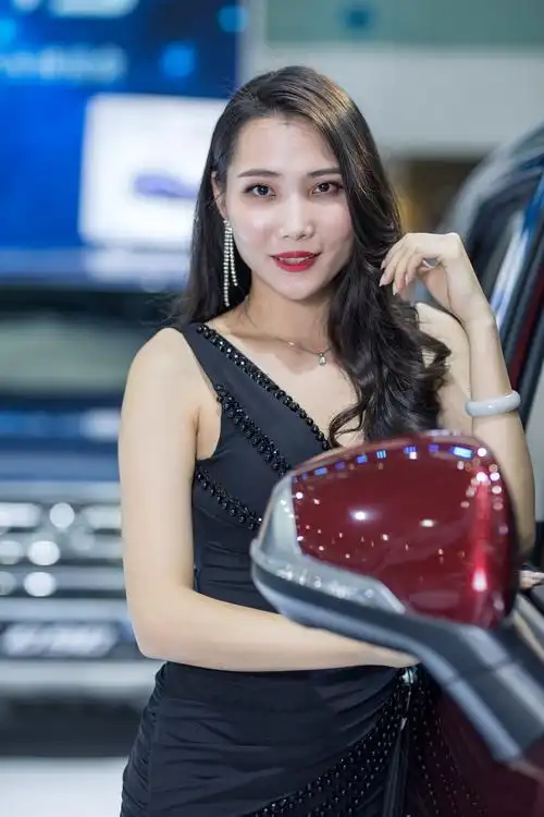 标题:2018深圳国际车展靓丽车模