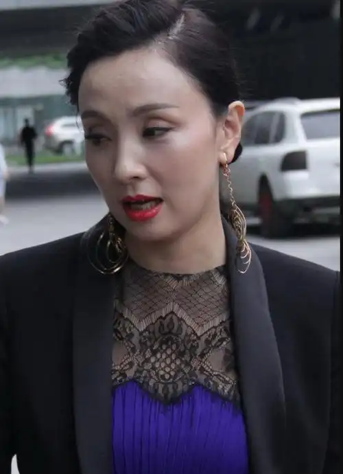 徐峥妻子陶虹近照 发福明显,网友:更好看了!