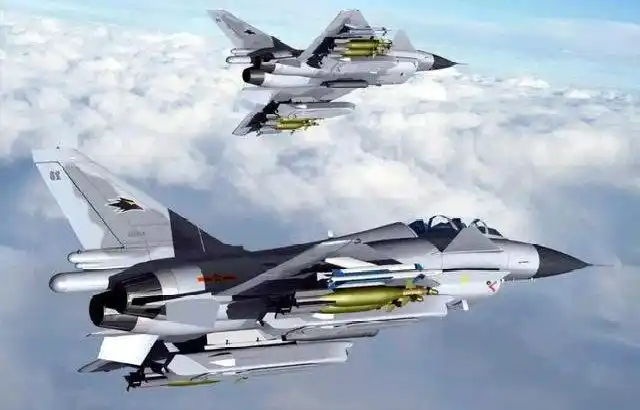 中国有对应的战斗机就是歼11系列各种型号,双发重型歼10中国是不会要