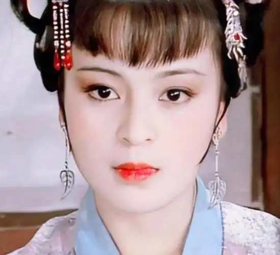 在赵姨娘的心里,探春无疑是无情的.并且理由也是很充足的.