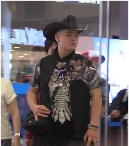 宁静混血儿子曝光,高大又帅气