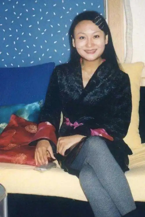 前央视名嘴曹晴远嫁国外惨受折磨吃剩饭剩菜如今过得还好吗