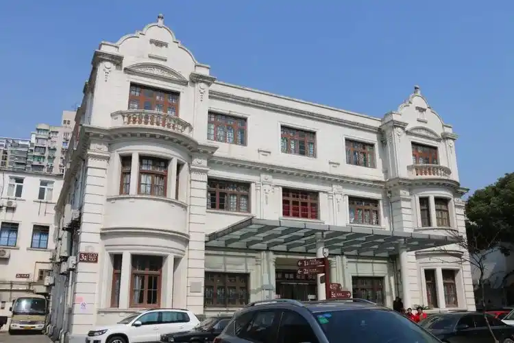 康定路院区据了解,1942年,上海市眼病防治中心(上海市眼科医院)的前身