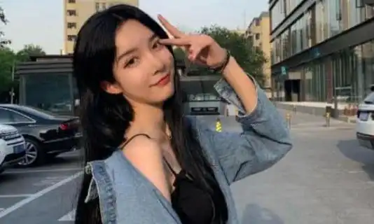 潘南奎再次撞脸艾比,俩人到底有多像?站在一起根本分不清