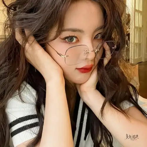 杨超越 / 头像大户小杨&