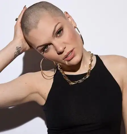 女式短碎毛寸发型如何打理(2)_女生发型_西子美发网