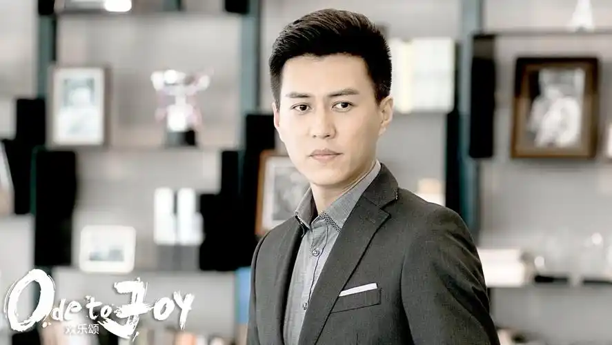 好啦好啦,迷妹是冲着靳东去的我承认去看《欢乐颂》的主要动机是看脸