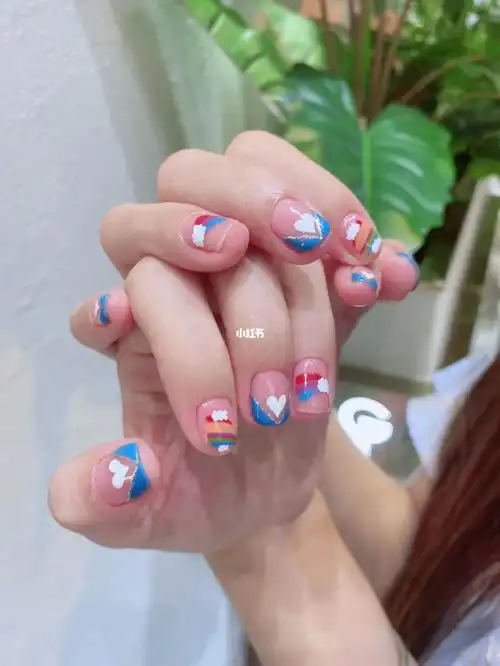 夏日小清新彩虹美甲