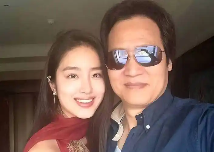 杨采钰疑似新恋情曝光,曾和陈金飞感情成谜,疑已分手_林靖恩_李坤城