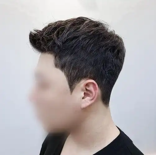 短刘海上扬露额头短发发型商务男短发图片