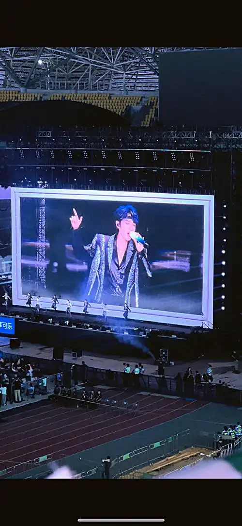 蓝海很开心拍了手机视频,截修了一些发 当做美好的回忆～#陪王俊凯