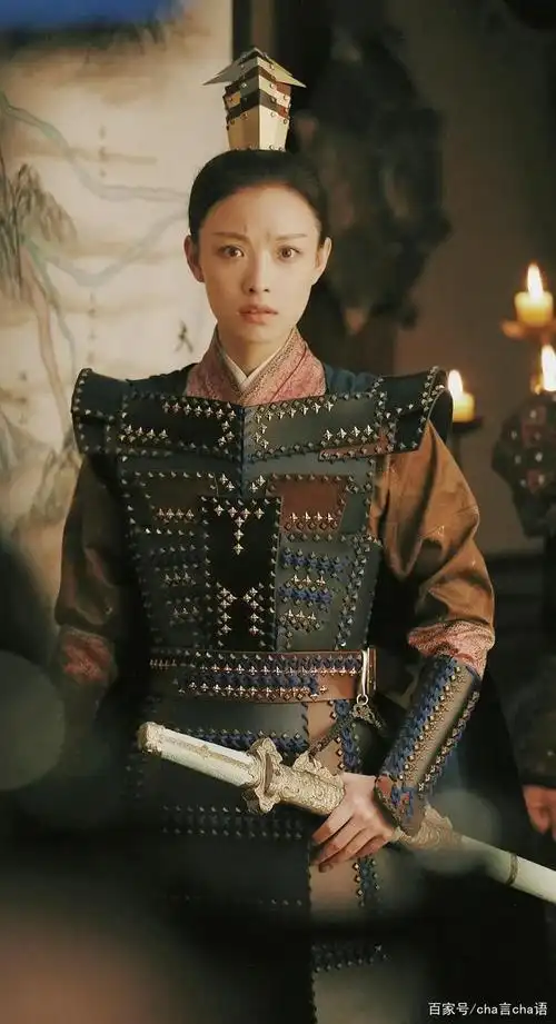 女明星铠甲戎装,英气十足又不失美貌,真是巾帼不让须眉