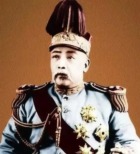 袁世凯七,袁世凯:集荣辱于一身袁世凯对于推翻清王朝的统治,起到了