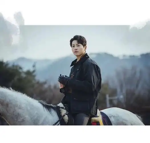 《文森佐》宋仲基营销翻车,撞脸土味女网红,后者更显年轻紧致