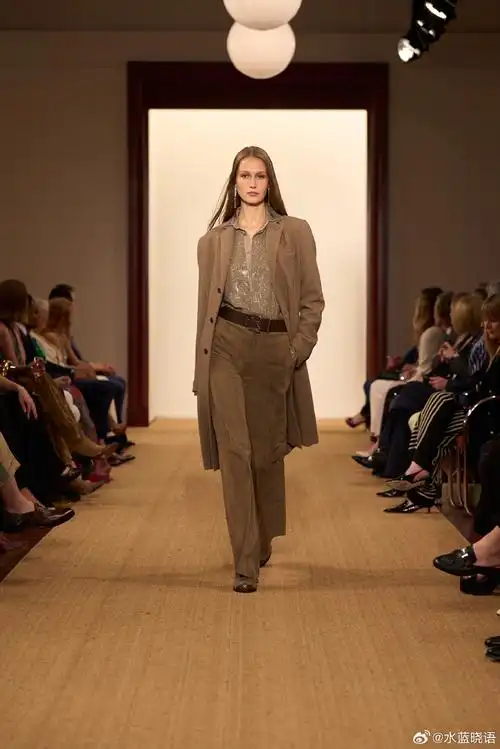 来分享下我从拉夫劳伦2024秋冬时装秀上学到的穿搭小秘诀!    想穿出