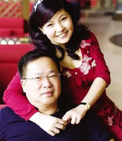 我国"最豪女房东":每月收租超2亿,分前夫200亿,给女儿500亿|蔡奎