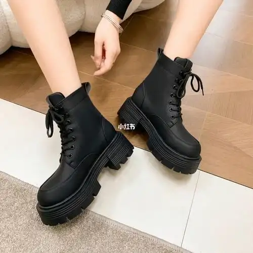 一款很洋气的女生靴子