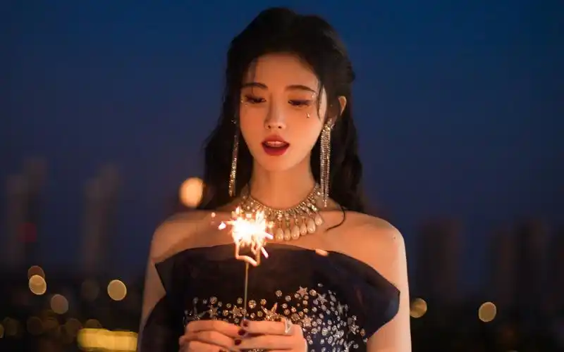 鞠婧祎抹胸纱裙甜美高清桌面壁纸_大陆明星_壁纸下载_美桌网