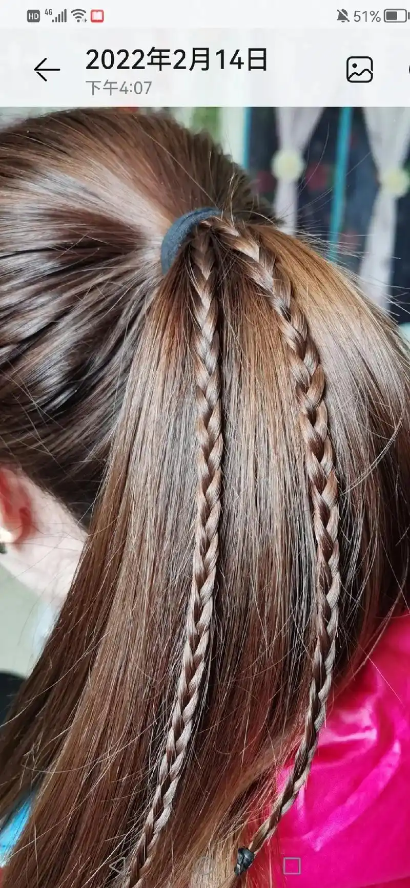 小时候我每天给她梳头扎小辫,现在女儿给老妈梳头发,这就是所谓 - 抖