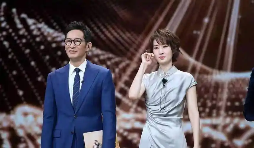 刘敏涛,37岁分手后爆红,带女儿活出自我,前夫眼中钱比女儿新的_考试