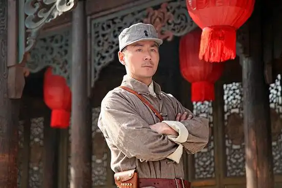 电视剧《来势凶猛》靳东常铖成许晴护花使者