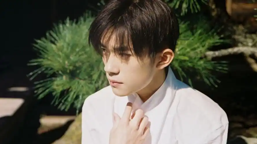 明星风尚 易烊千玺壁纸【1】