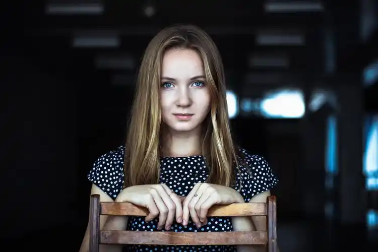 照片,椅子,women,face,blonde,portrait,chair,壁纸,高清壁纸人物