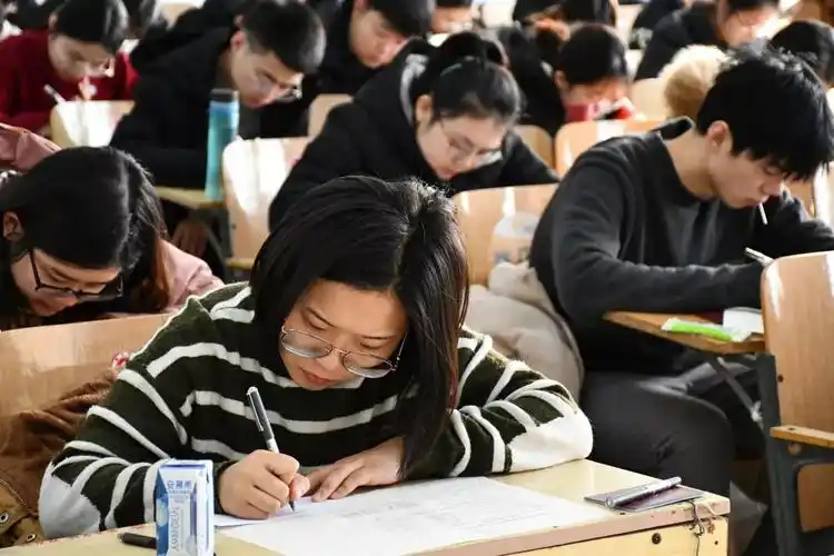 2019师大专升本大型模拟考试现场图片_高清图-济南市历城师大培训学校