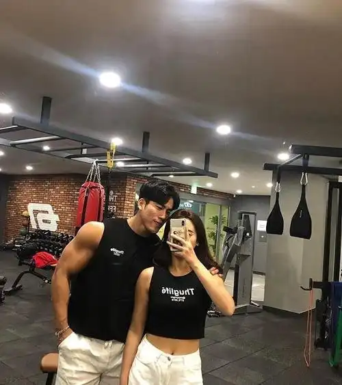 韩国高颜值健身情侣边fit边创业打造好身材的同时收获事业