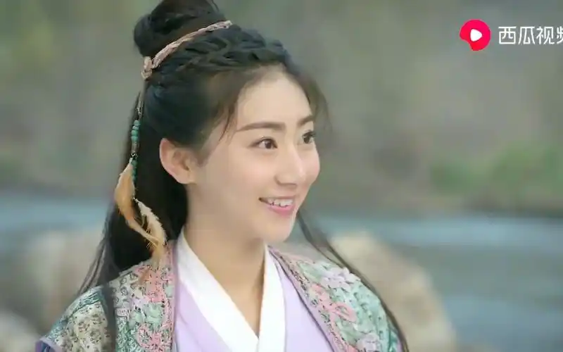 大话西游之爱你一万年:至尊宝拔出宝剑,紫霞看呆