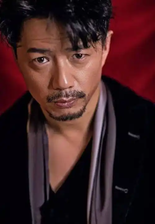 不是留胡子才荷尔蒙爆棚,这十四位时尚男星超帅超有男人味_电视剧