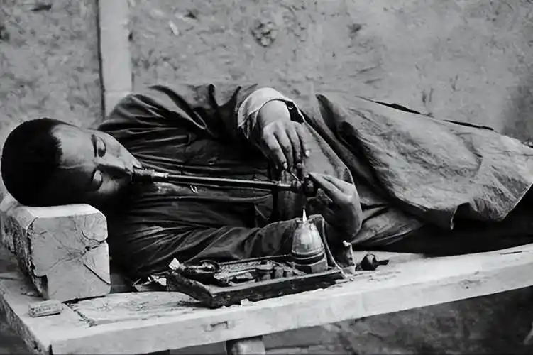 虎门销烟时,明明一把火可以烧掉鸦片,为何林则徐要用海水浸泡?