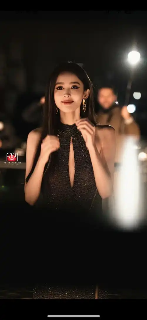 娜扎秀场生图##古力娜扎撑伞